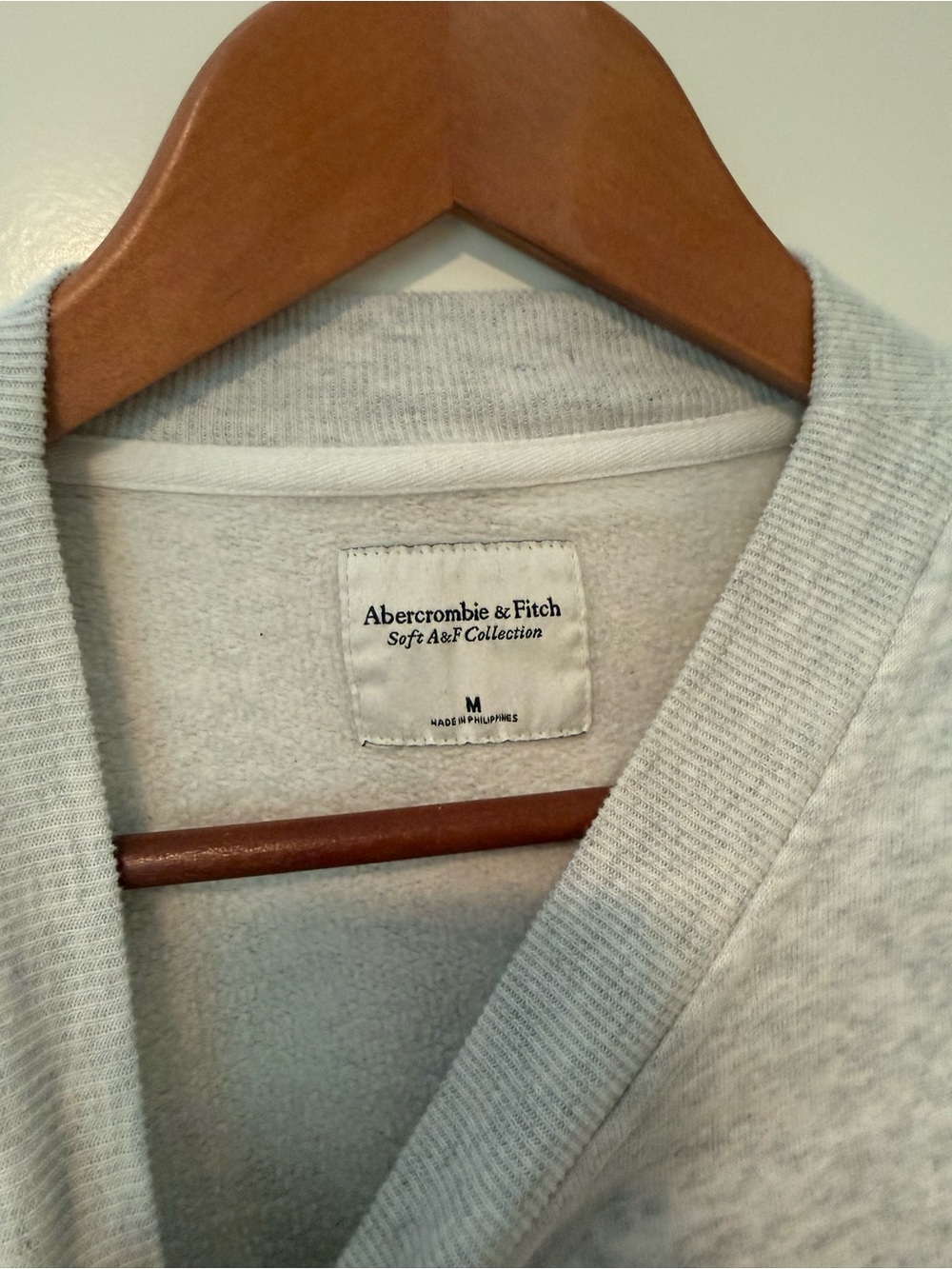 Abercrombie & Fitch Heather Gray Sports & Leisure Club Cropped Sweatshirt - Picture 3 of 4